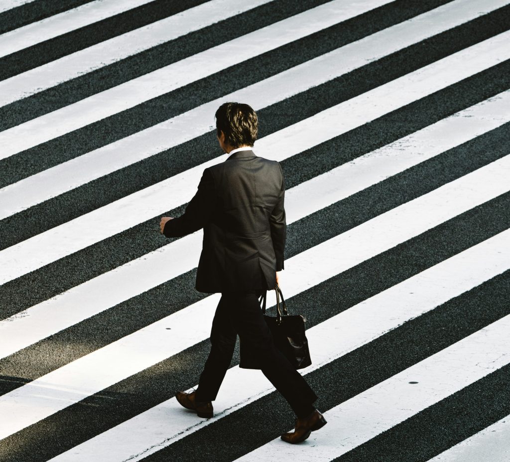 Image qui montre comment choisir le bon avocat en droit des affaires à Montréal