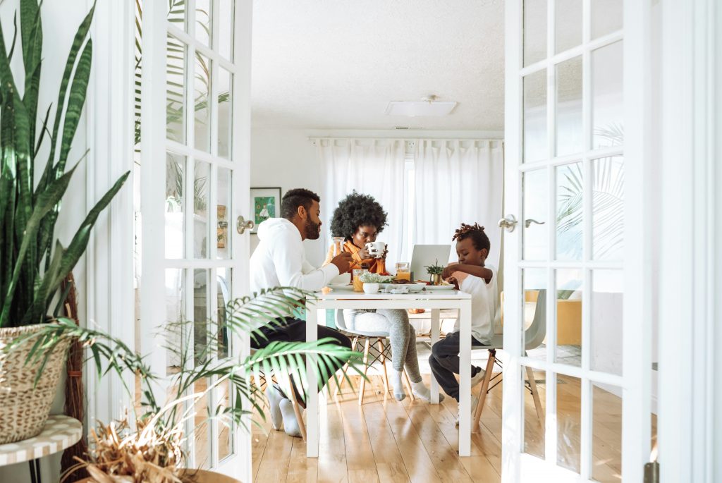 Image of a family checking out our comprehensive guide to parental benefits in Canada, including the types of benefits, eligibility requirements, and the application process.