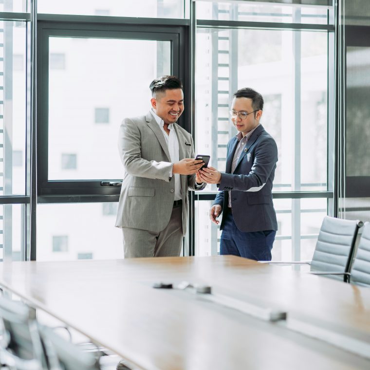 Image about the role of the commercial lawyer and his techniques to reduce your risks, prevent disputes and give you better predictability.